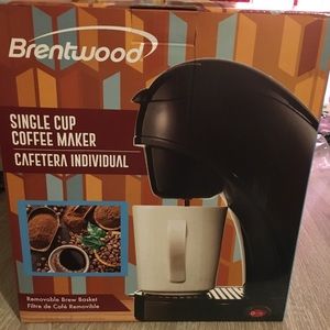 One cup coffee maker comes with a mug